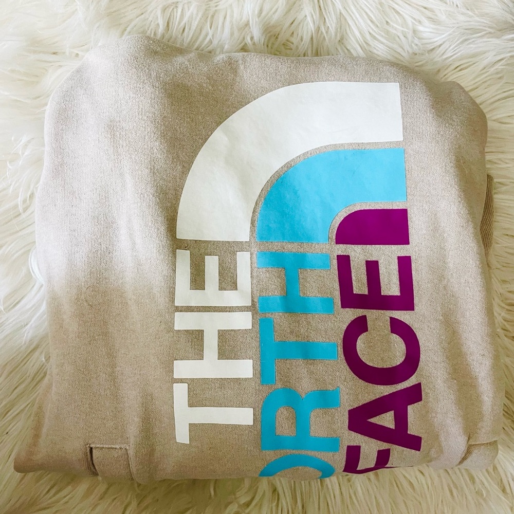 sand colored hoodie from The North Face! 🤎